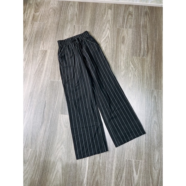 Quần xuất linen đen