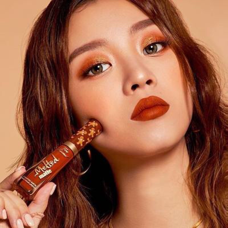 Son Kem Lì Gingerbread Man Too Faced