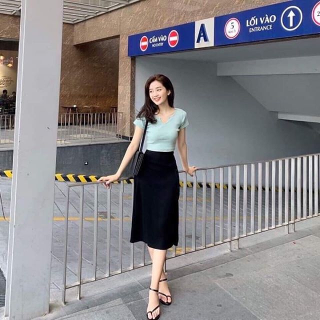 Set áo crop top mix chân váy xẻ