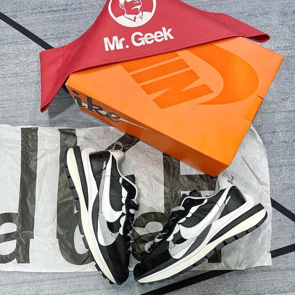 Giày Nike x Sacai VaporWaffle Black and White -vb7
