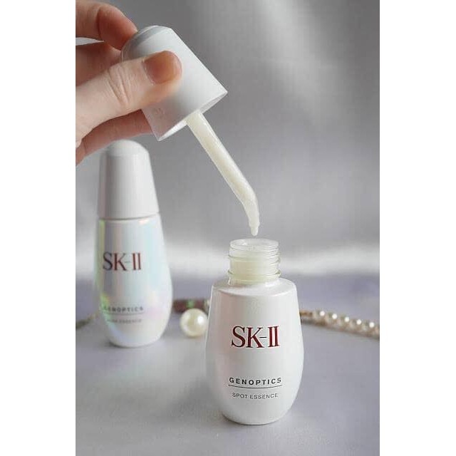 Tinh chất serum SKII Genoptics Spot Essence mờ thâm nám và trắng da 50ml Nhật Bản