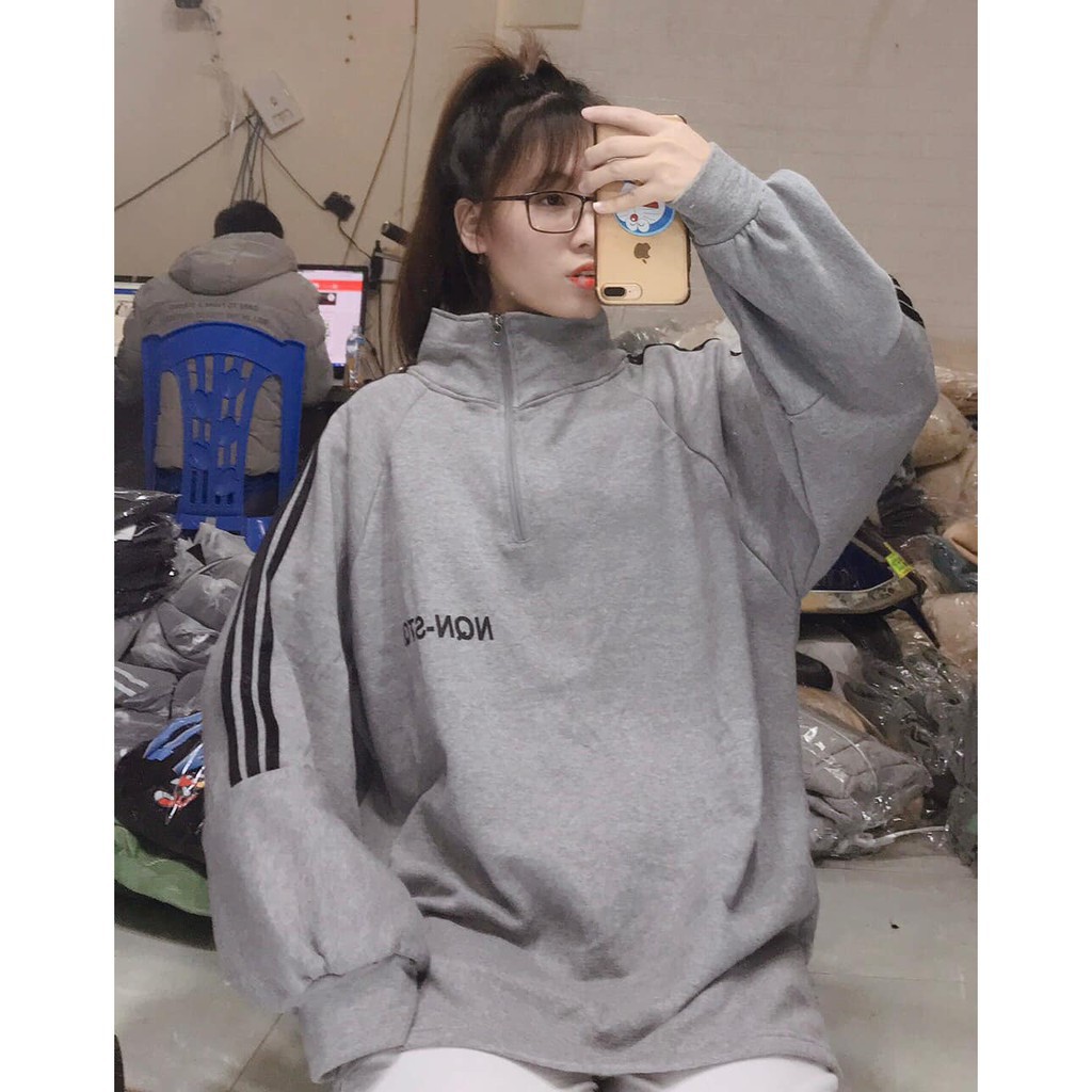 Áo Nỉ Khóa Cổ NQN-STQP Xám Dáng Rộng Nam Nữ Mặc Được Nguyễn Hoa | BigBuy360 - bigbuy360.vn