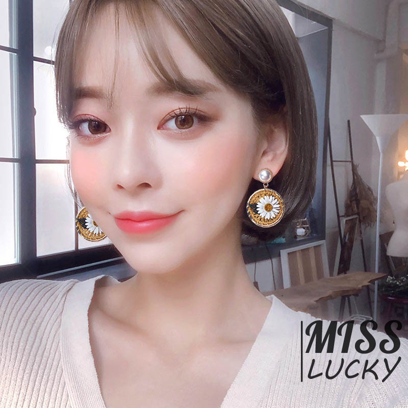 Khuyên tai nữ kiểu dáng thời trang phong cách Hàn Quốc