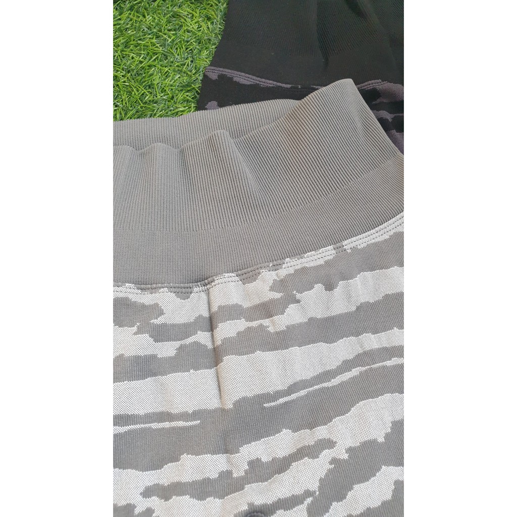 Bộ đồ tập họa tiết rằn ri SD020 thun dệt kim lưng cao, nâng ngực, thon eo, gọn dáng vô cùng.