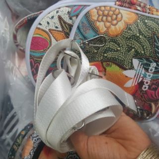 Balo adidas họa tiết