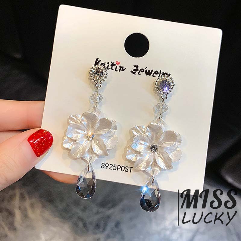 Khuyên tai nữ kiểu dáng thời trang phong cách Hàn Quốc