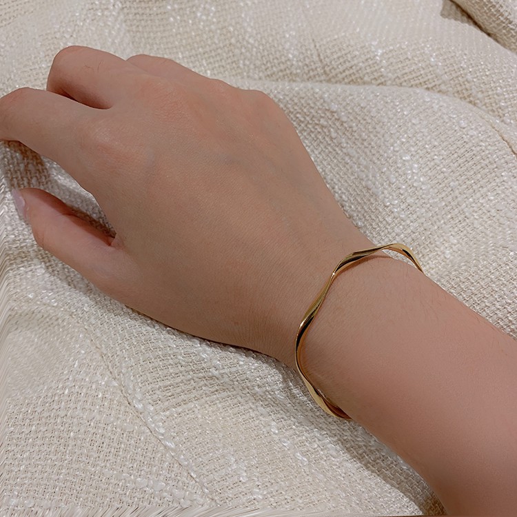 Vòng tay xoắn bằng kim loại thời trang Hàn Quốc cho nữ