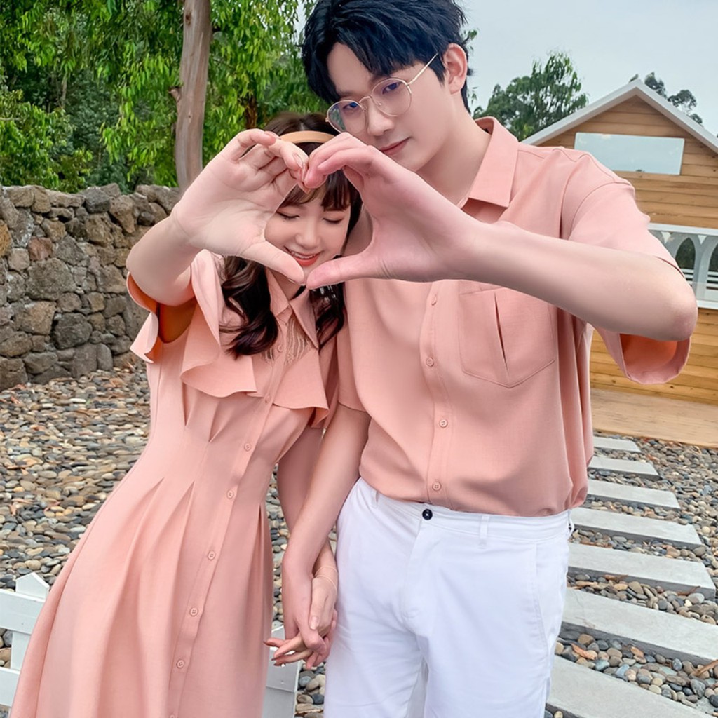 Áo đôi nam nữ ❤️FREESHIP❤️ Áo đôi váy sơ mi dễ thương chụp ảnh đi biển nam nữ Hàn Quốc COUPLE màu hồng AV87