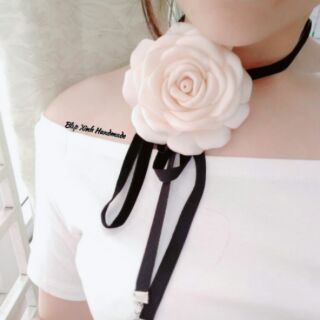 Cài áo hoa hồng trà