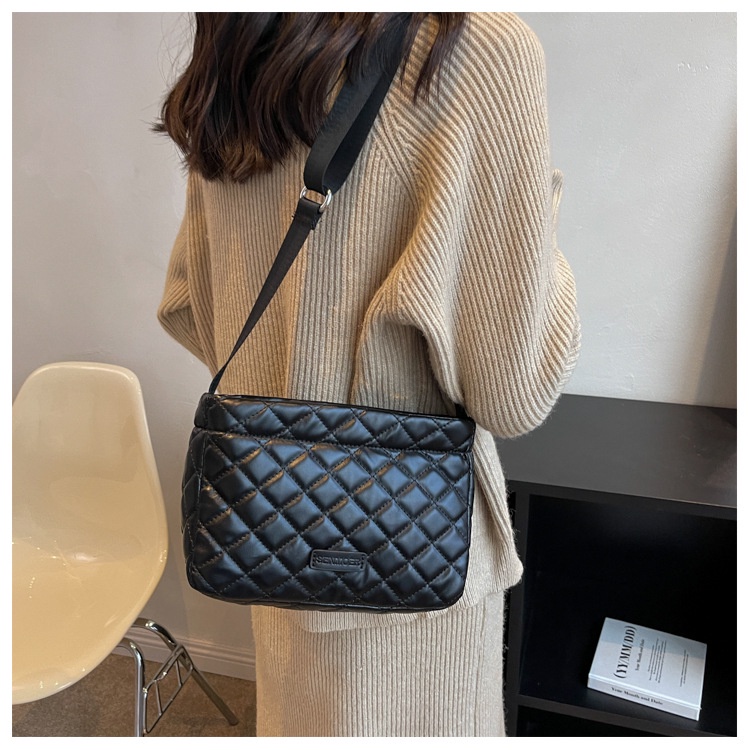 Túi Đeo JASMIN NOIR Chéo Vai Có Đệm Lót Chần Bông Họa Tiết Caro Đơn Giản Không Gian Cho Nữ