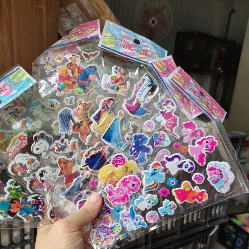 Dán stjck hoạt hình cho bé