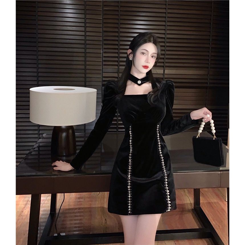 Đầm Nhung Đen Dáng Chữ A Tay Dài Đính Hạt Sang Trọng