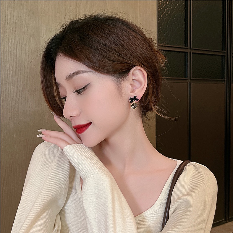 [Siêu Xinh] Bông Tai Hình Nơ Đen Đính Đá Đen Lấp Lánh Đơn Giản Saing Chảnh Thanh Lịch Mainia Shop