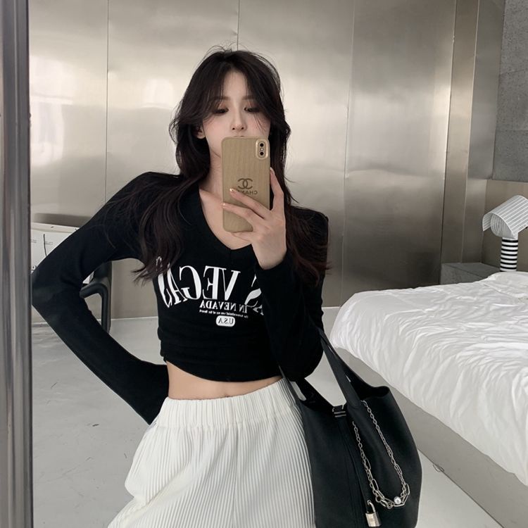 Áo thun nữ COZOK tay dài cổ chữ V in chữ gợi cảm