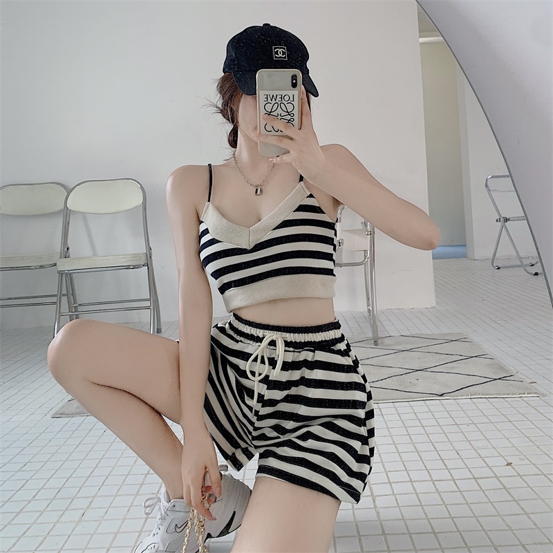 Set Áo Hai Dây Họa Tiết Kẻ Sọc Và Quần Ngắn Ống Rộng Thời Trang Dành Cho Nữ | BigBuy360 - bigbuy360.vn