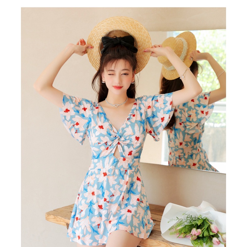 Bộ đồ bơi liền thân dáng váy họa tiết hoa xoắn nơ xinh kín đáo tôn dáng