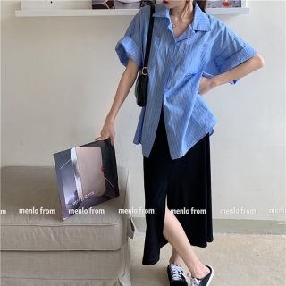 Áo sơ mi kẻ xanh dáng rộng