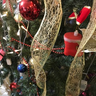 Ruy băng trang trí cây thông