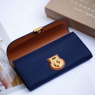 Ví cầm tay burberry