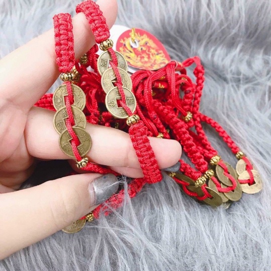 VÒNG TAY CHỈ ĐỎ 3 ĐỒNG XU MAY MẮN, TÀI LỘC