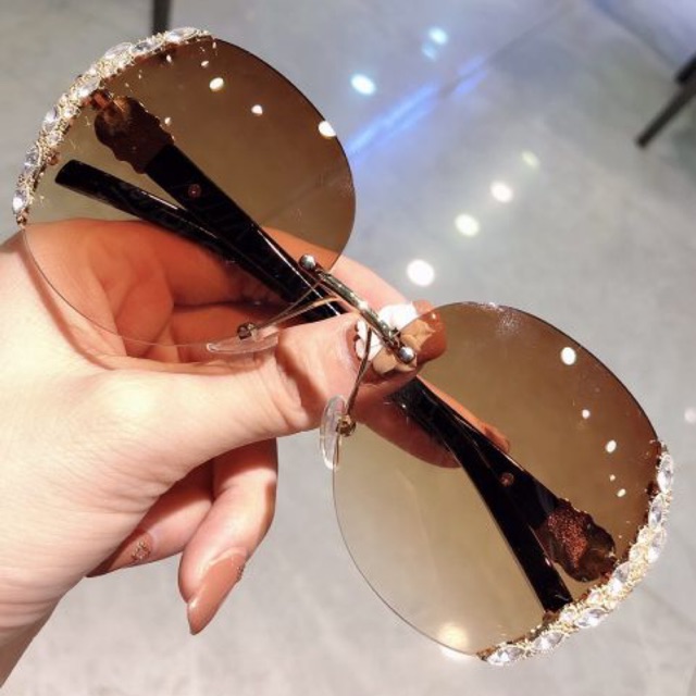 Kính râm nam nữ thời trang 171 oversized tròn đen đính đá cho người mặt to - Bự Store