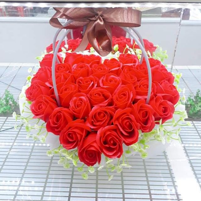 Giỏ hoa sáp hình trái tim
