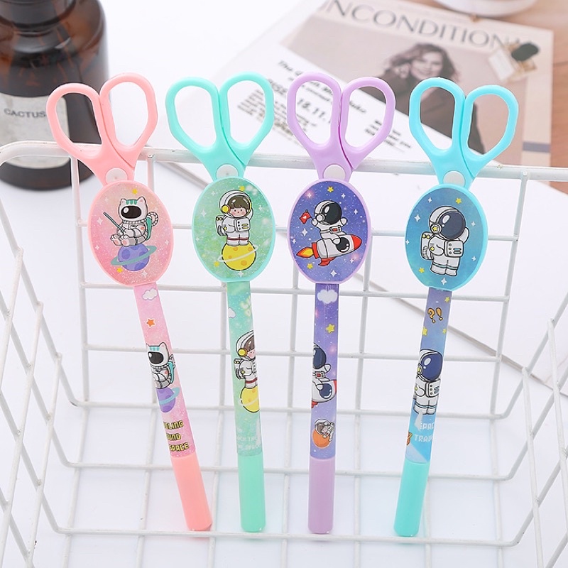 Bút bi nước cây kéo hình phi hành gia | Chanchan’s everything