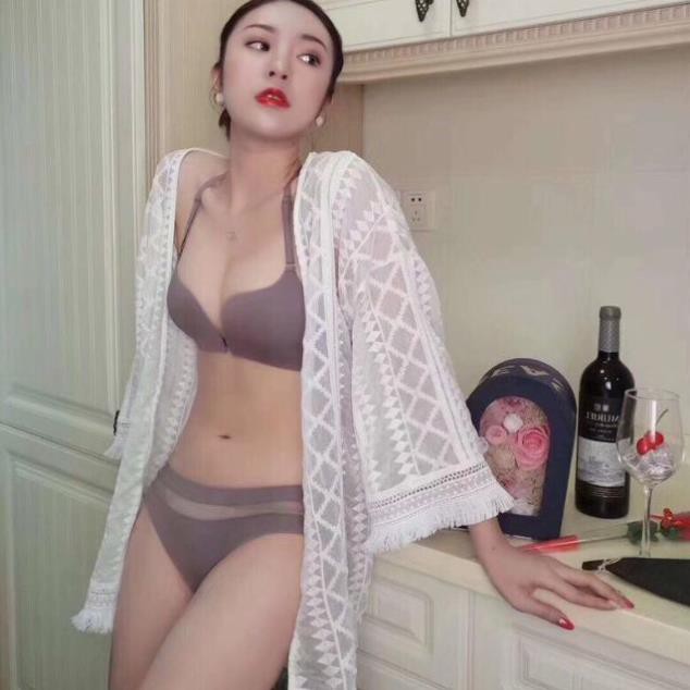 (Bán sỉ 92k )1bộ áo quần mở khuy ngực tạo khe nâng đẹp