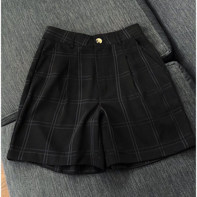Quần short nữ dáng Bermuda trên gối . Hình cận vải shop chụp thật