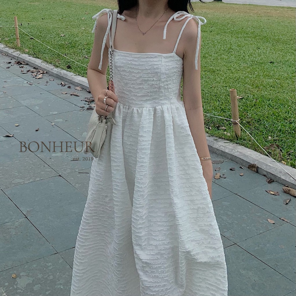 Váy hai dây trắng xuông dài đầm xòe midi chất gấm xốp nổi vân kẻ thanh lịch kiểu tiểu thư sang chảnh Ciara Dress White | BigBuy360 - bigbuy360.vn