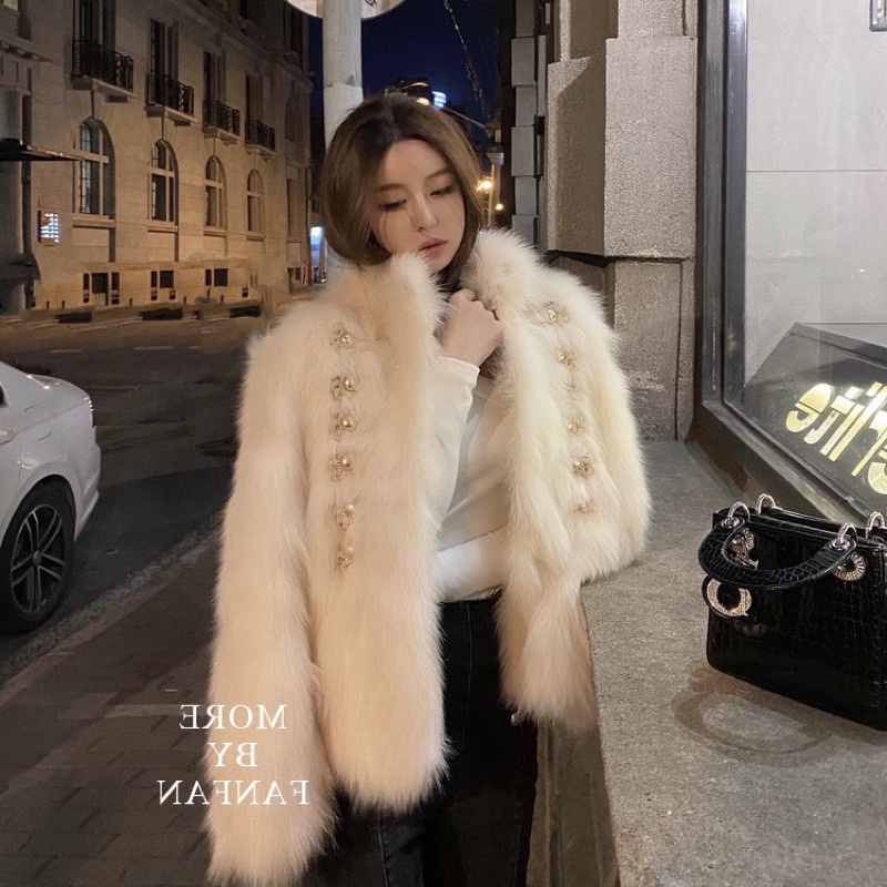 𝐂𝐎́ 𝐒𝐀̆̃𝐍. Áo Khoác Lông Đính Khuy Kiểu Anh