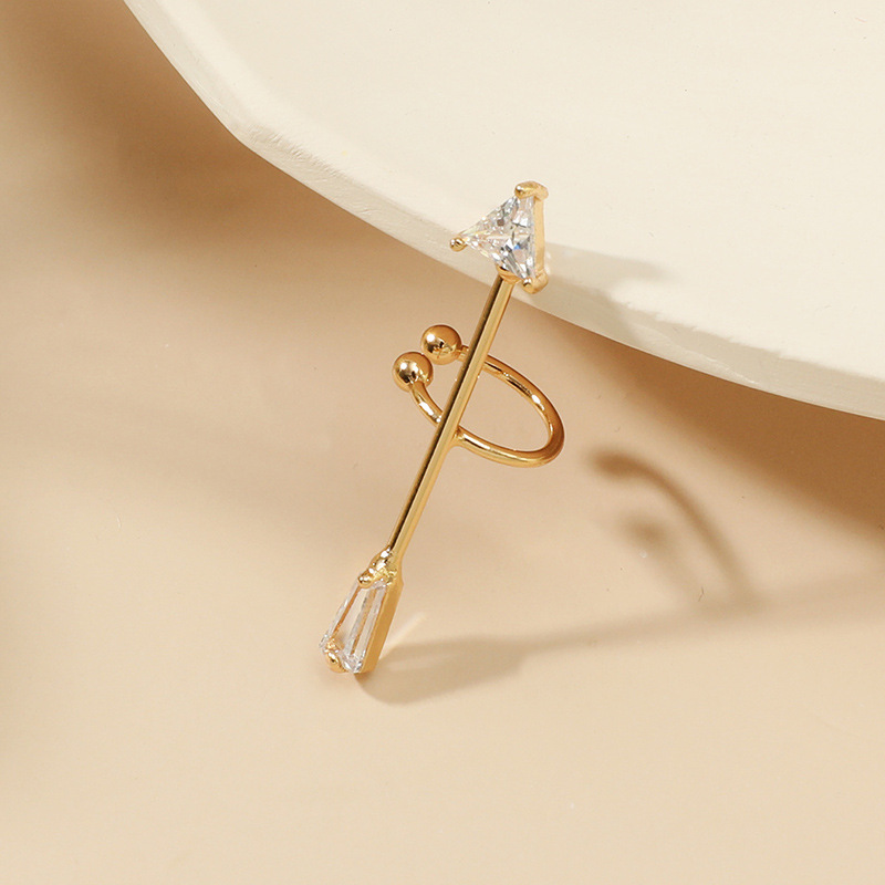 Khuyên Tai Tạo Hình Mũi Tên Độc Đáo