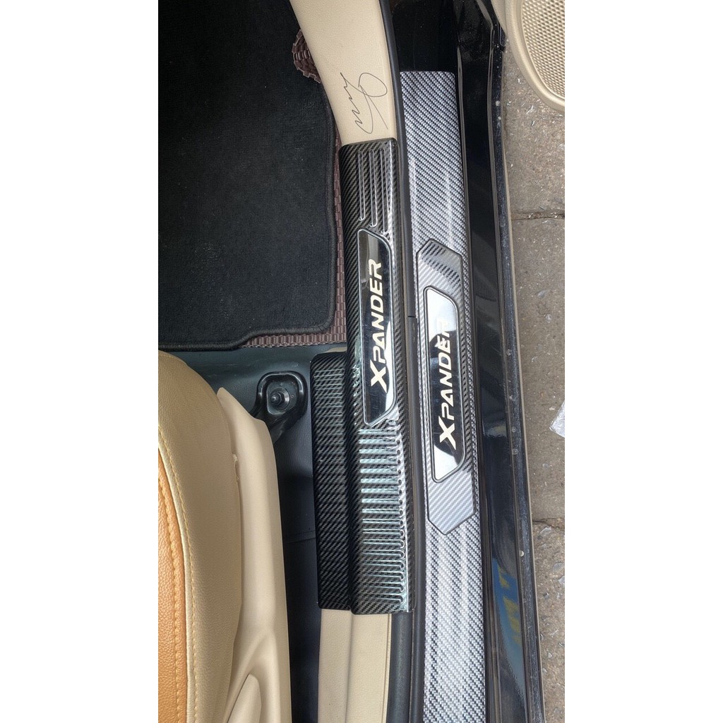 Ốp Trang Tri Bậc Trong Ngoài Xe Xpander 2018 2019 2020 Mẫu Carbon