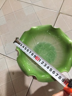 Bát hoa để thả hoa hồng