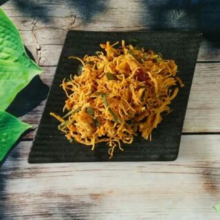 KHÔ GÀ XÉ LÁ CHANH
