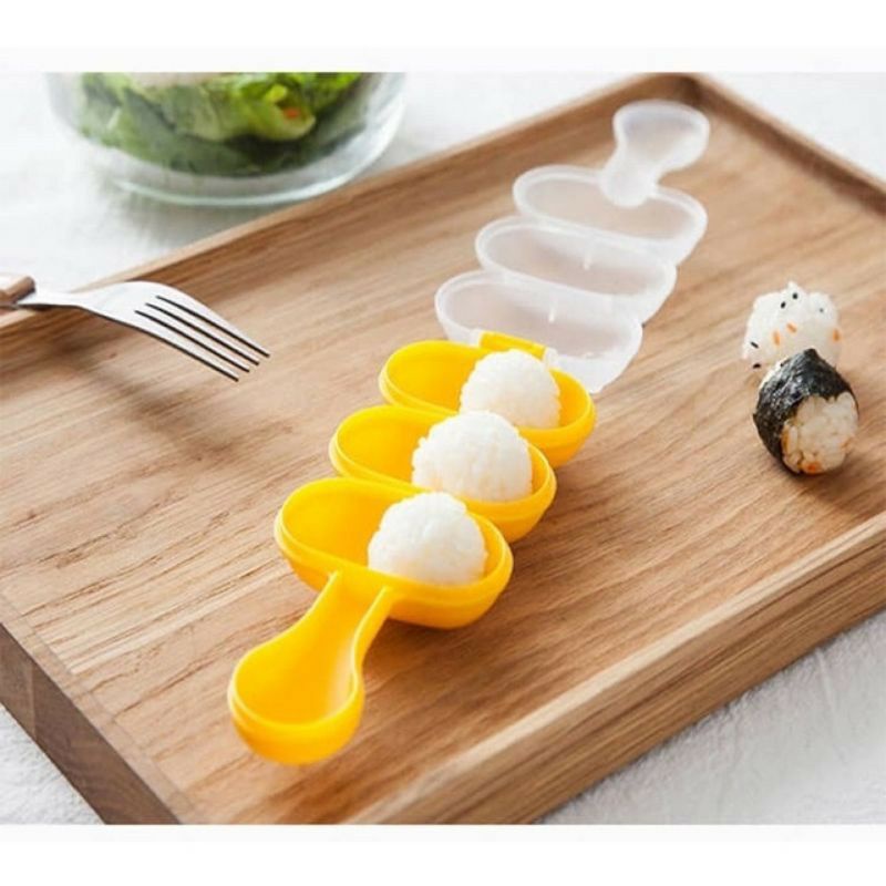 Khuôn lắc cơm cho bé ăn dặm tiện ích