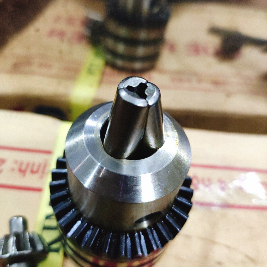 đầu kẹp mũi khoan, đầu mang ranh 16mm, lỗ 18mm (SS1879)
