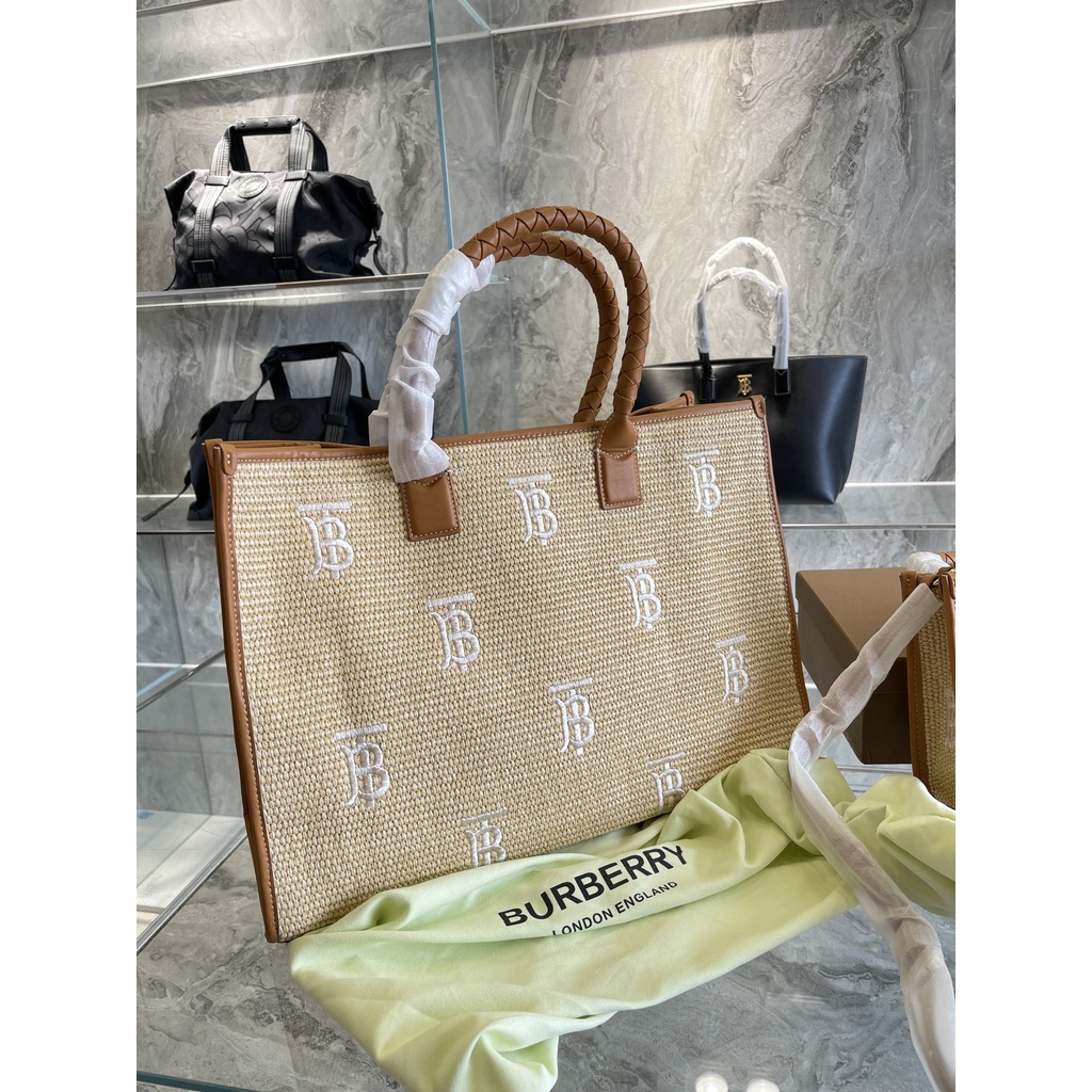 Túi xách tay thời trang cao cấp Burberry cho nữ phong cách sang trọng