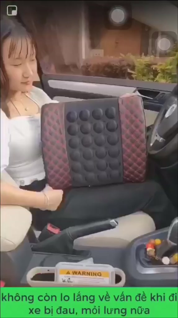 Gối tựa lưng massage trên xe ô tô