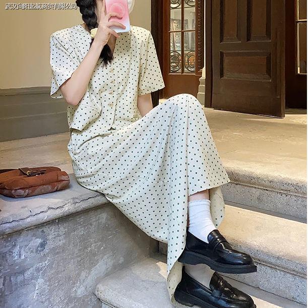 Set Áo Tay Ngắn Họa Tiết Chấm Bi Và Chân Váy Dài Trung Bình Phong Cách Retro Cho Nữ