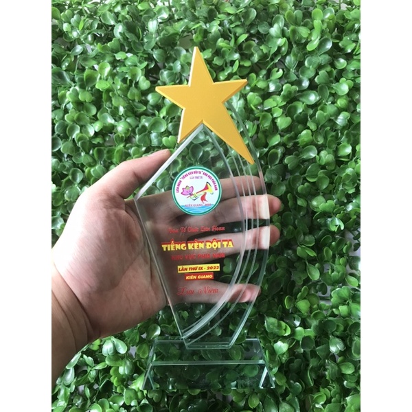 Kỷ niệm chương - Pha lê sao nghiêng