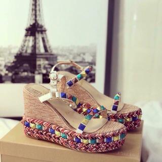 Giày Louboutin đế xuồng