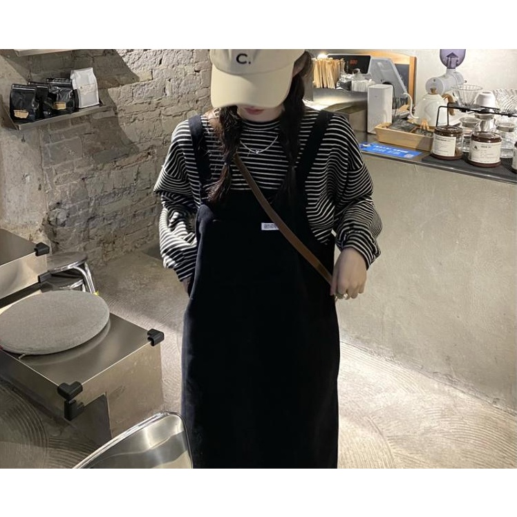 Set váy yếm nhung dài form rộng xẻ vạt sau+áo len kẻ sọc
