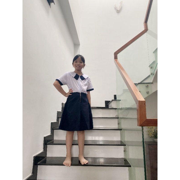 áo sơ mi trắng + chân váy rời học sinh tiểu học