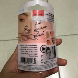 Bông mút trang điểm Real Techniques By Sam & Nic Miracle Complexion Sponge