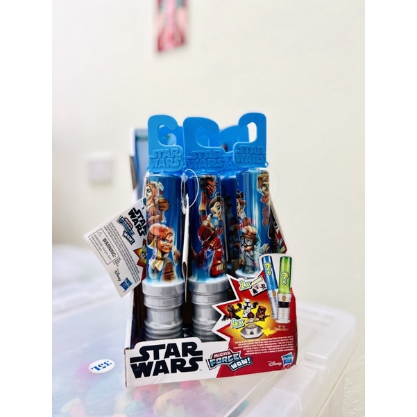 Đồ chơi thanh kiếm ánh sáng chứa các nhân vật phim Star Wars Micro Force