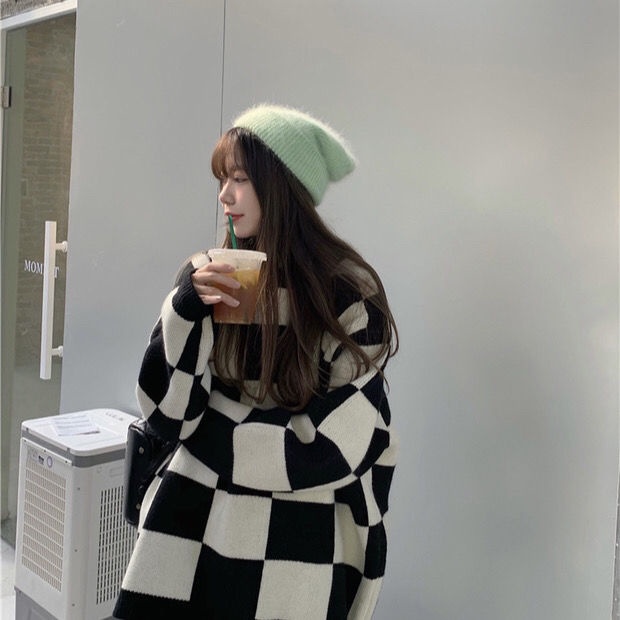Áo len dáng rộng họa tiết bàn cờ mới cho nữ