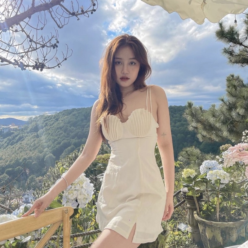 ĐẦM 2 DÂY TRẮNG SEXY HỞ LƯNG QUYẾN RŨ DÀNH CHO NỮ