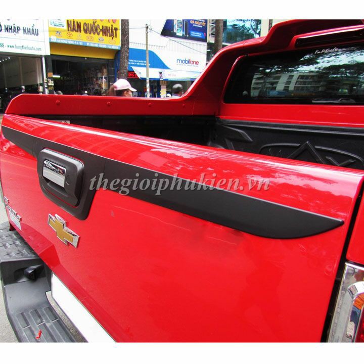 Độ tay mở cốp sau theo xe Chevrolet Colorado