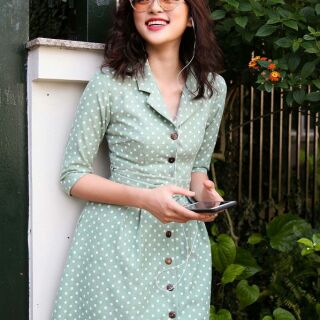 Đầm chấm bi cổ vest